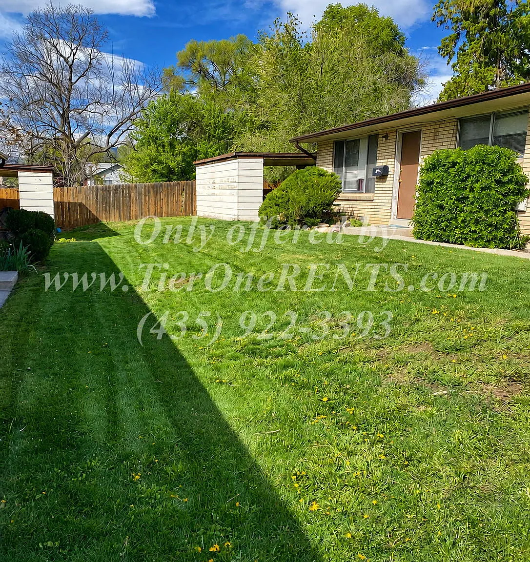 2 bed, 1.0 bath, 900 sqft, $1,295 — Photo 2