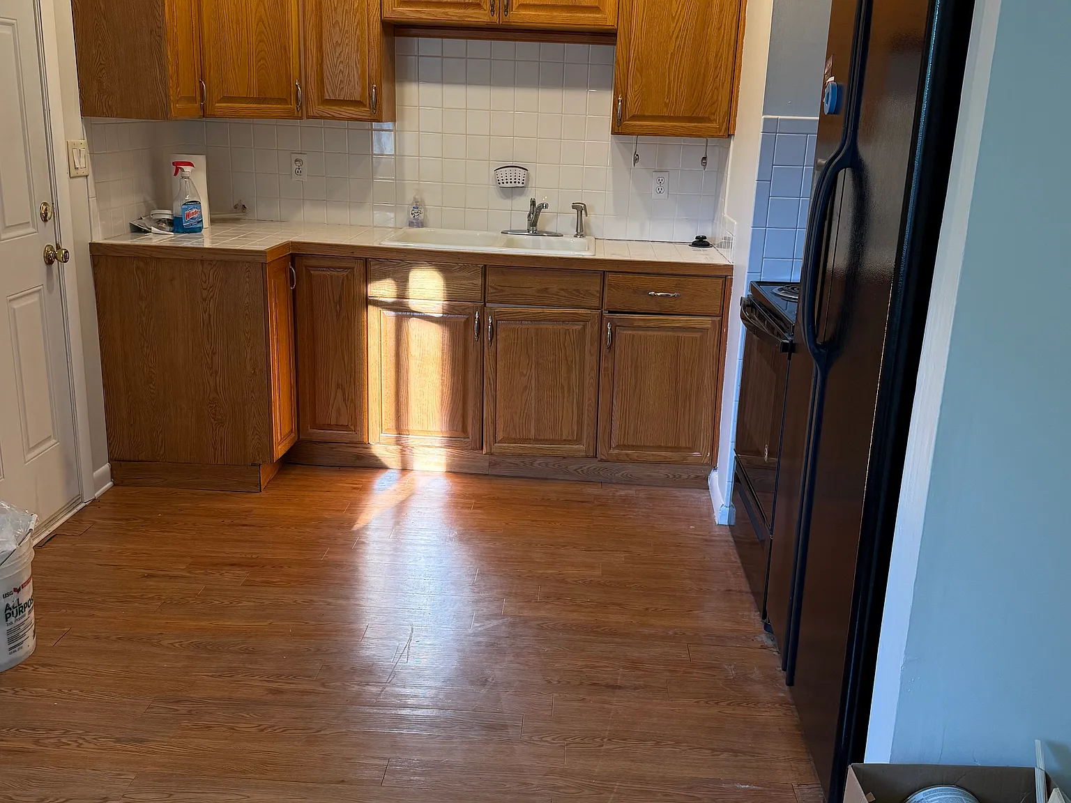 3 bed, 912 sqft, $1,200 — Photo 2