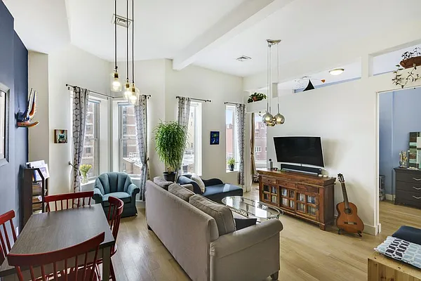 Sold by HomeDax Real Estate | media 20