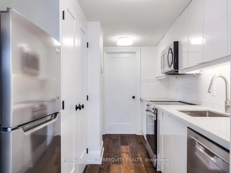 674 Eglinton Ave E #LOWER — Photo 6