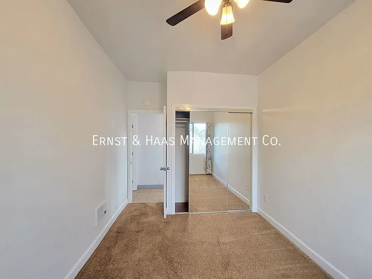 934 E Broadway — Photo 14