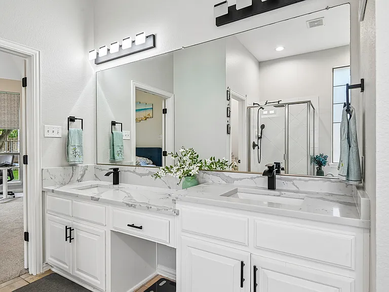 837 Moss Cliff Cir — Photo 14