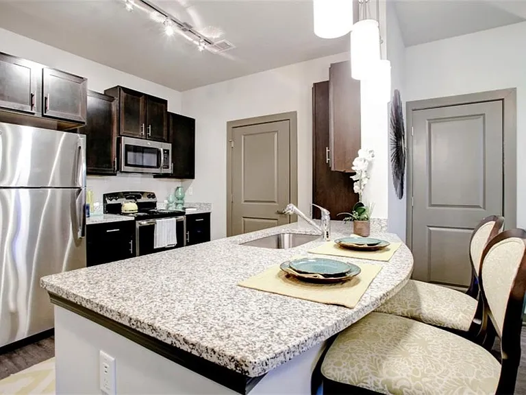 800 Millwood Ln #902-218 — Photo 2