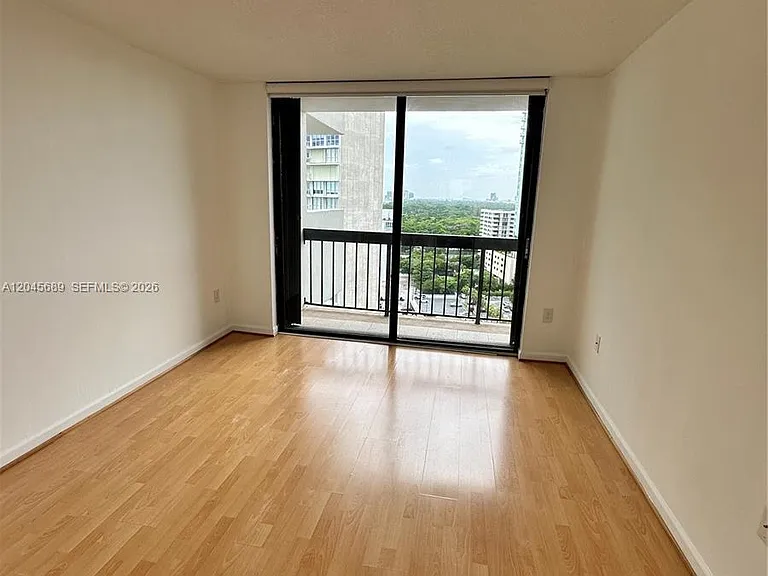 2333 Brickell Ave #1610 — Photo 10