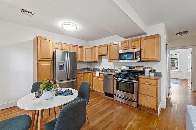 296 W 3rd St #20 — Photo 5