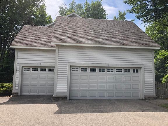 3rd image of 14891 Creek Edge Dr