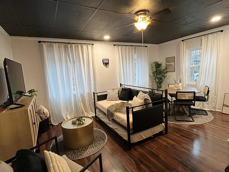 601 Gross St #B — Photo 2