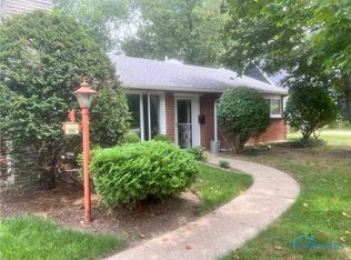 547 Loomis Dr, Perrysburg, OH 43551