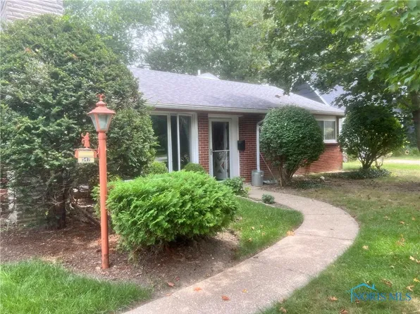547 Loomis Dr, Perrysburg, OH 43551