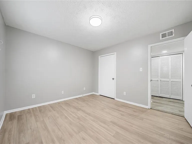 113 Tuxworth Cir — Photo 26