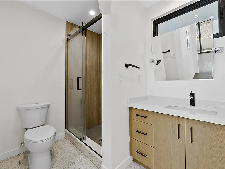 1210 Larrabee St #2 — Photo 10