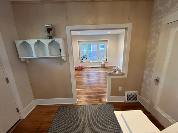 1421 Sigsbee St SE, Grand Rapids, MI 49506