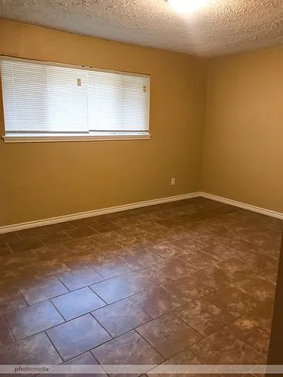 2124 Greenlee Ln — Photo 7