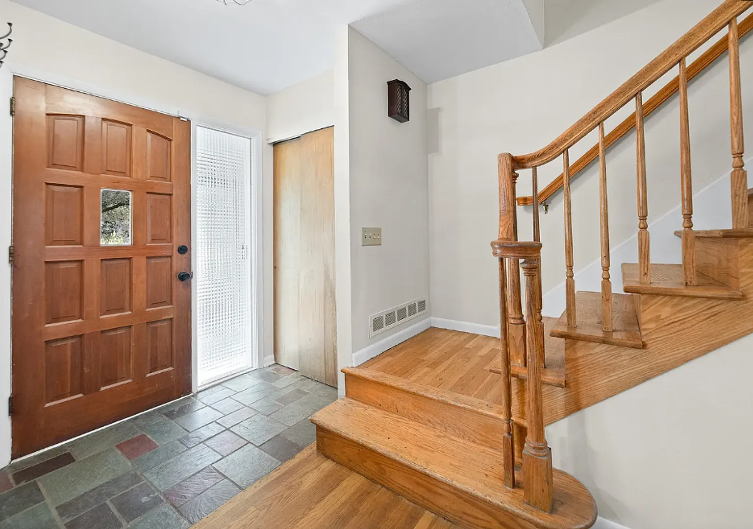Beautiful Remodeled Home in WL School District — Photo 2