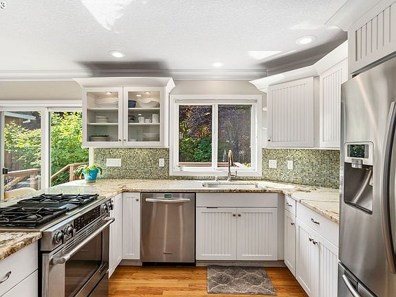 3rd image of 1537 SE 71st Ave