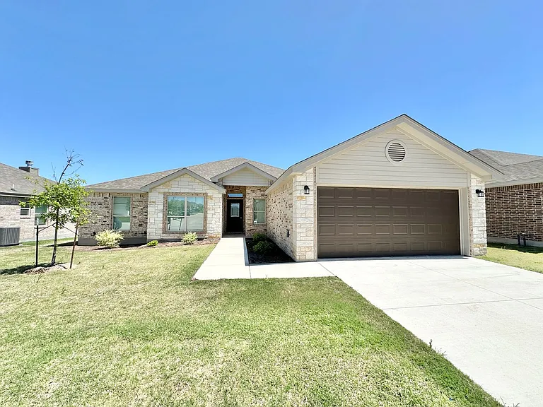 905 Galloway Dr — Photo 1