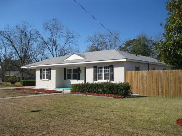 408 Henry St, Glennville, GA 30427