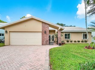 5607 Cameo Dr N, Boca Raton, FL 33433