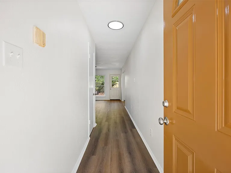 8343 Carriage Creek Dr — Photo 3