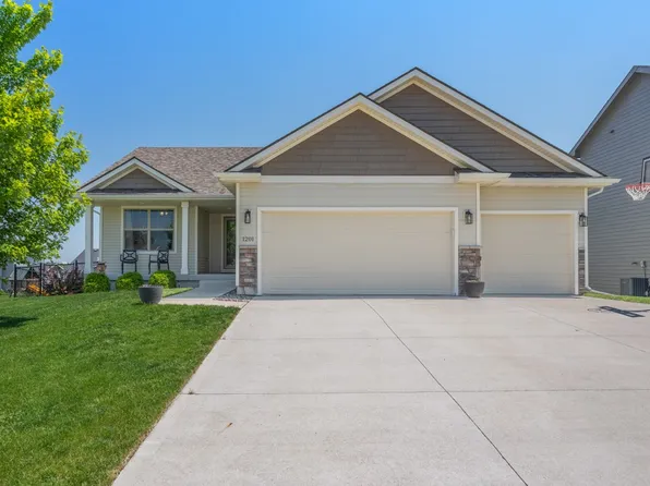 1201 NW Sunset Ln, Grimes, IA 50111