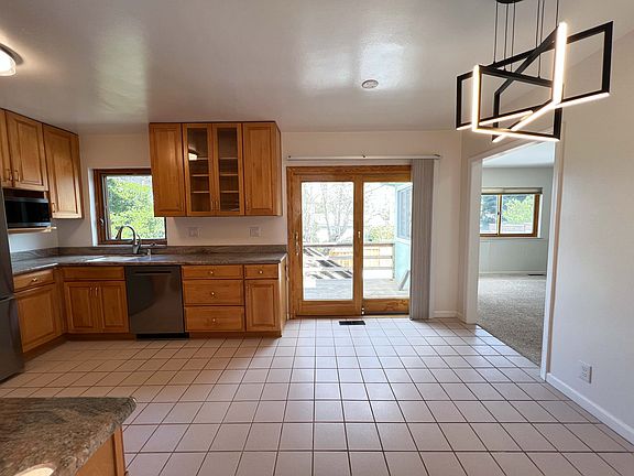 5th image of 3805 Kenwood Ave