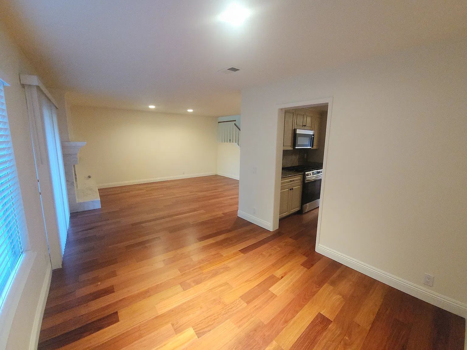 3 bed, 2.5 bath, 1800 sqft, $4,995 — Photo 2