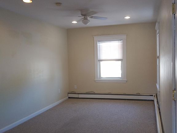 3rd image of 553 Hancock St #B