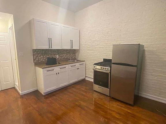 5th image of 577 Hudson St APT 3F