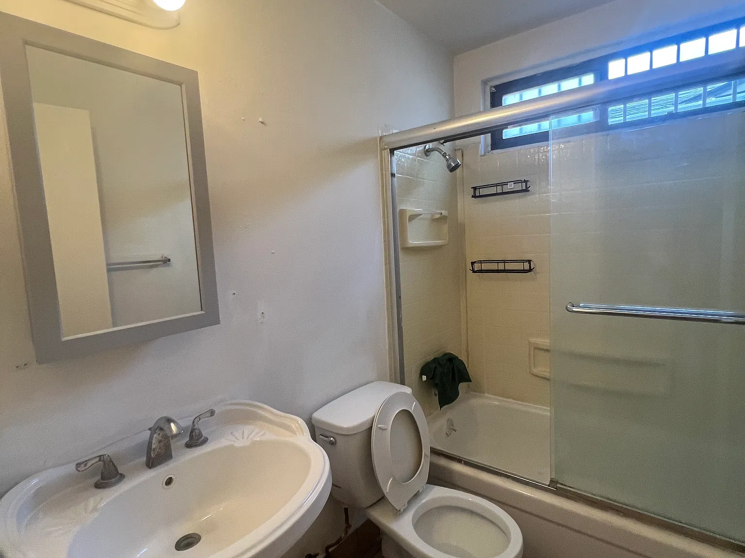 3 bed, 1320 sqft, $2,000 — Photo 3