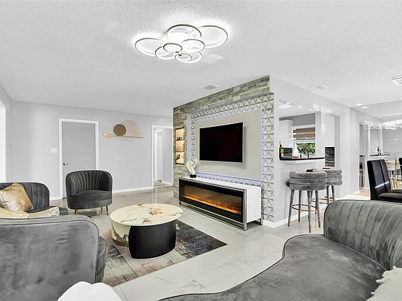 5th image of 5316 Jade St
