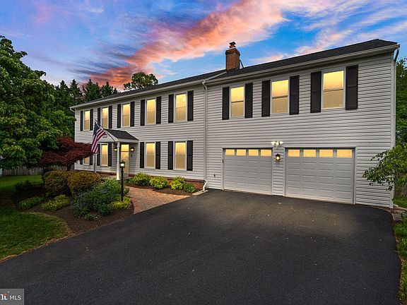 2nd image of 10611 Oxford Ct