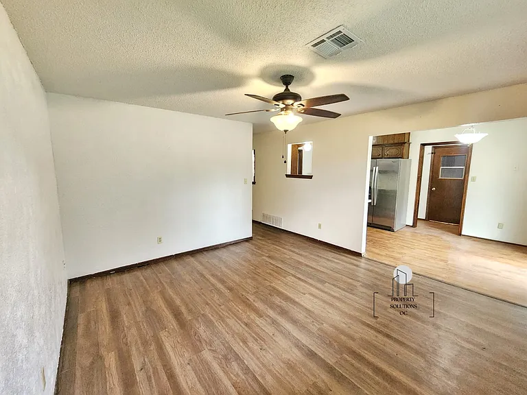 1502 Briar Meadow Rd — Photo 3