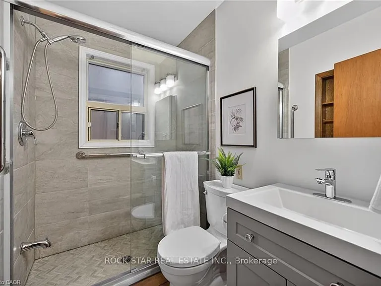 134 W 28th St — Photo 15