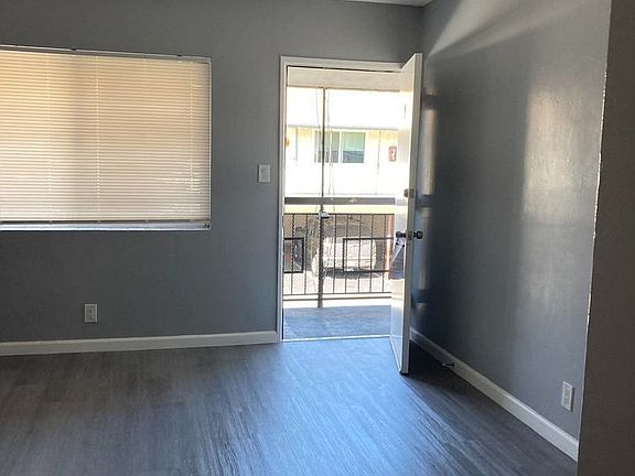 5th image of 5309 Maywood Ave #2