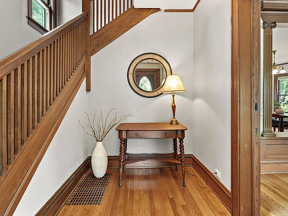 3rd image of 2225 Oakridge Ave