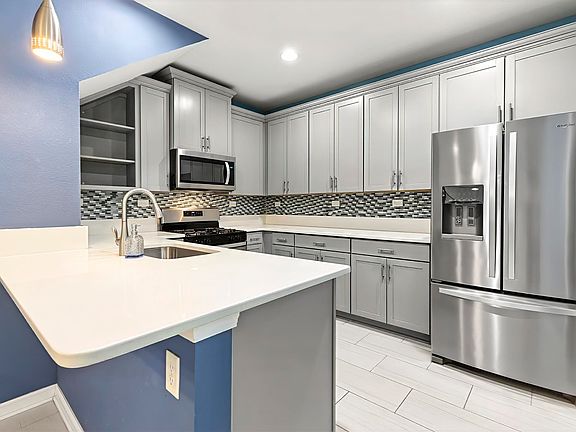 5th image of 77 Leeward Island Dr