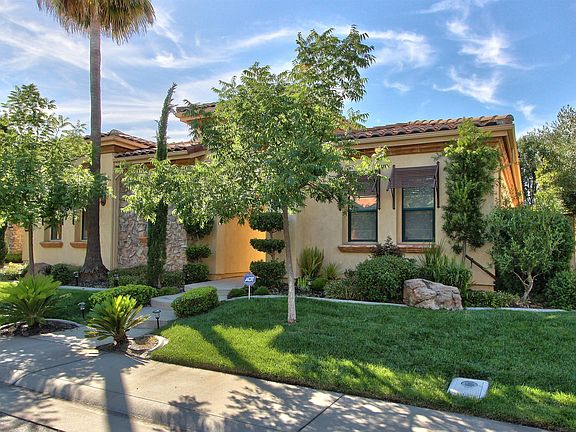 2nd image of 1664 Calabria Way