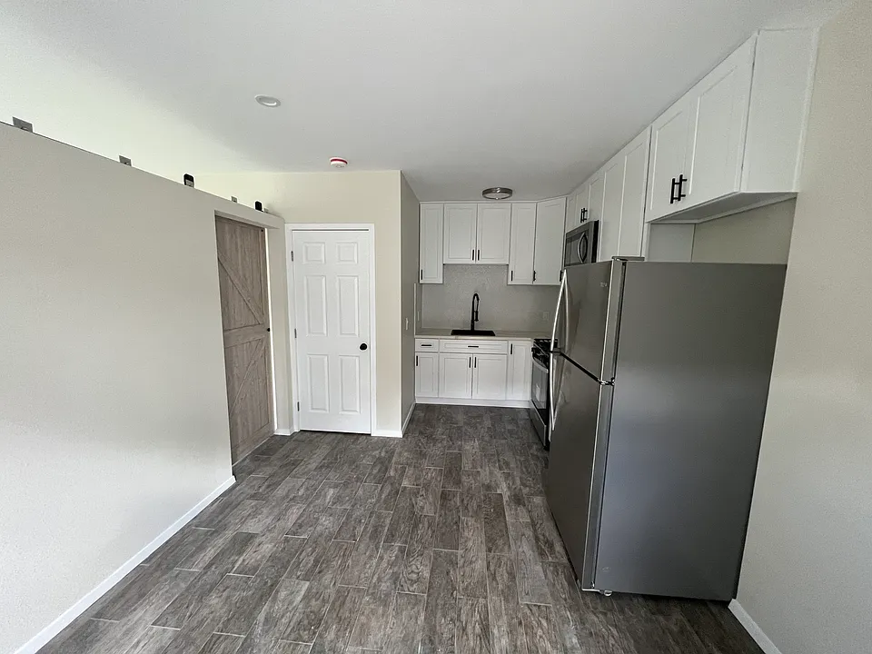 12407 1/2 Pierce St