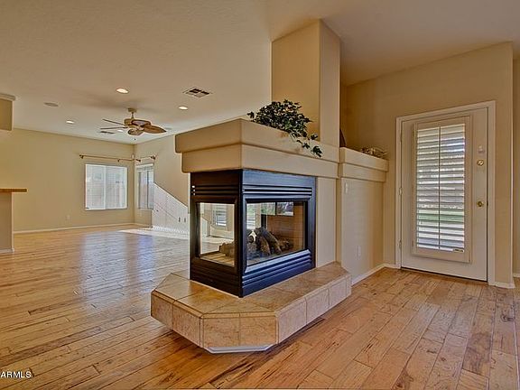 3rd image of 924 E San Carlos Way
