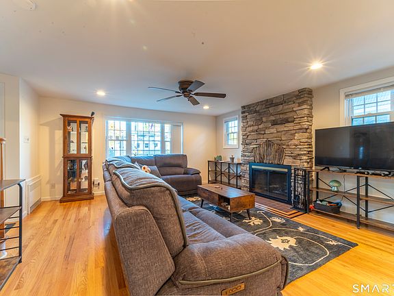 5th image of 327 West Street