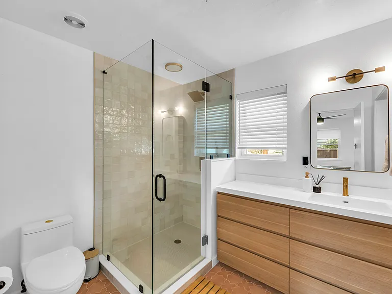 403 S Lois Ln — Photo 18