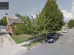 31 Rose Ln, New Hyde Park, NY 11040
