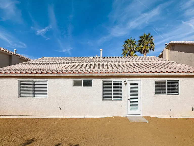 2037 Madica Ave — Photo 16