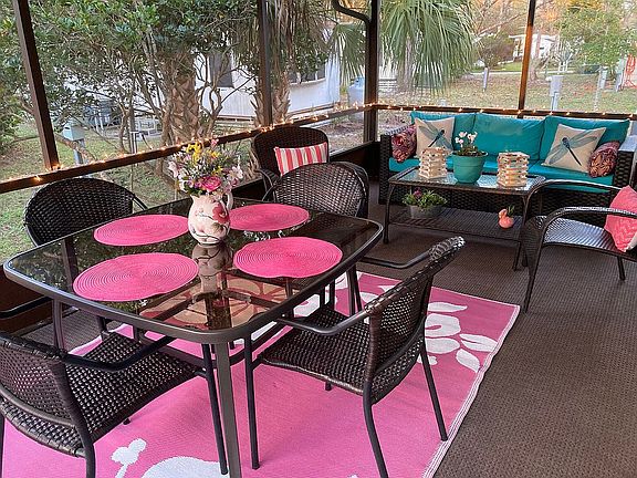 Front porch. Table & chairs