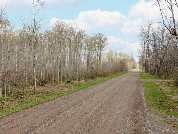 3rd image of 10433 Easement Rd
