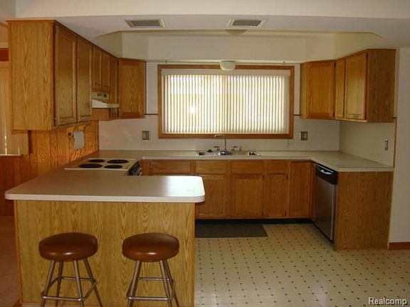 2nd image of 2642 Girard Dr