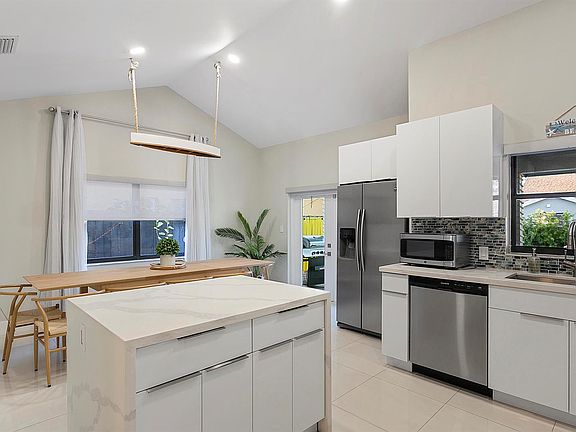 3rd image of 231 SE 8th St