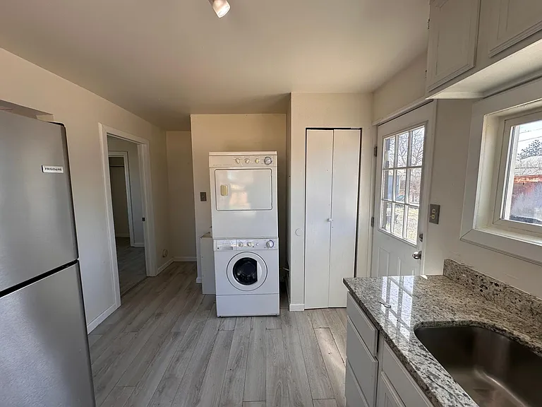 1134 Brighton St #B — Photo 6