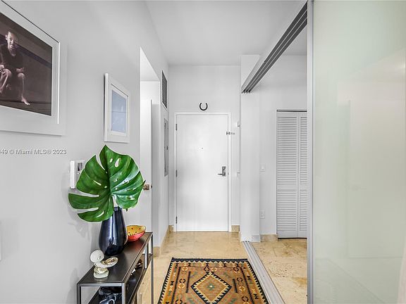 3rd image of 725 NE 22nd St APT 11C