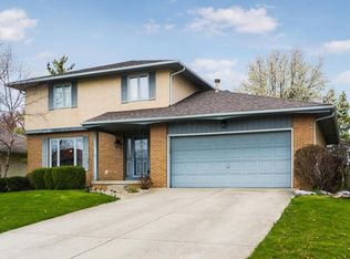 2416 Parkview Dr, Grove City, OH 43123